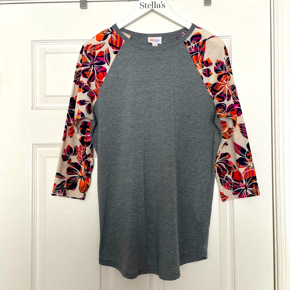 Medium Lularoe Quarter Sleeve